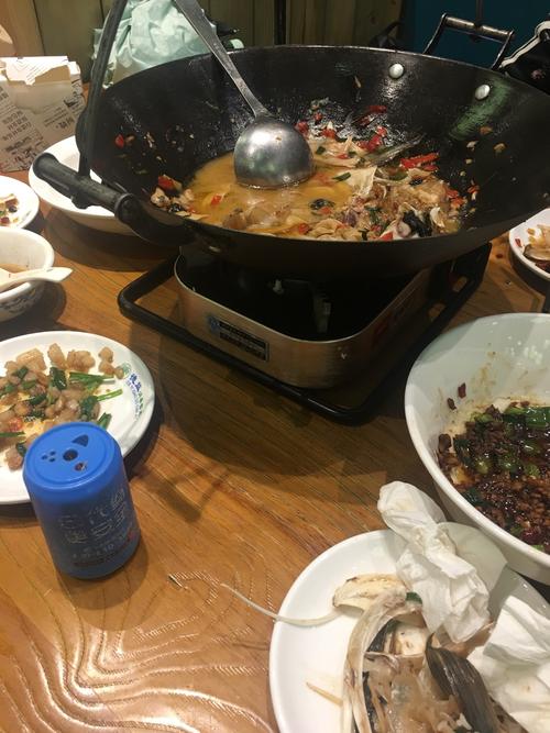 厨嫂当家的菜主要采用炖,烧,蒸,腊的制法